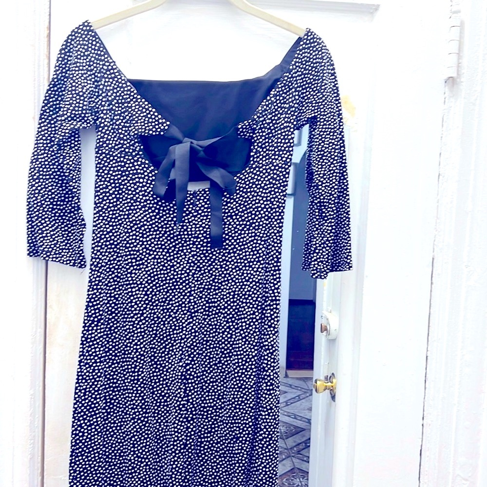 Off the shoulder, tied in the back Zara’s dress